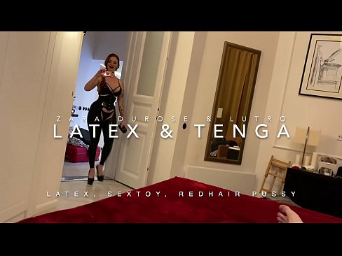 ❤️ Te tuahine takawaenga whero i roto i nga kakahu tawhetawhe i whaaia e te tuakana Sex ataata i a matou ❌